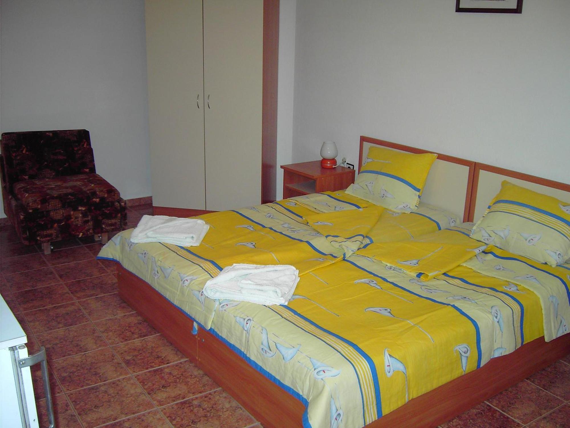 Nelly Guest House Ravda Exterior foto