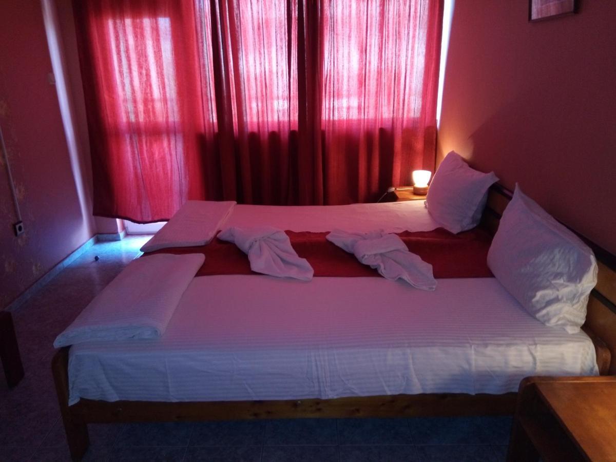 Nelly Guest House Ravda Exterior foto